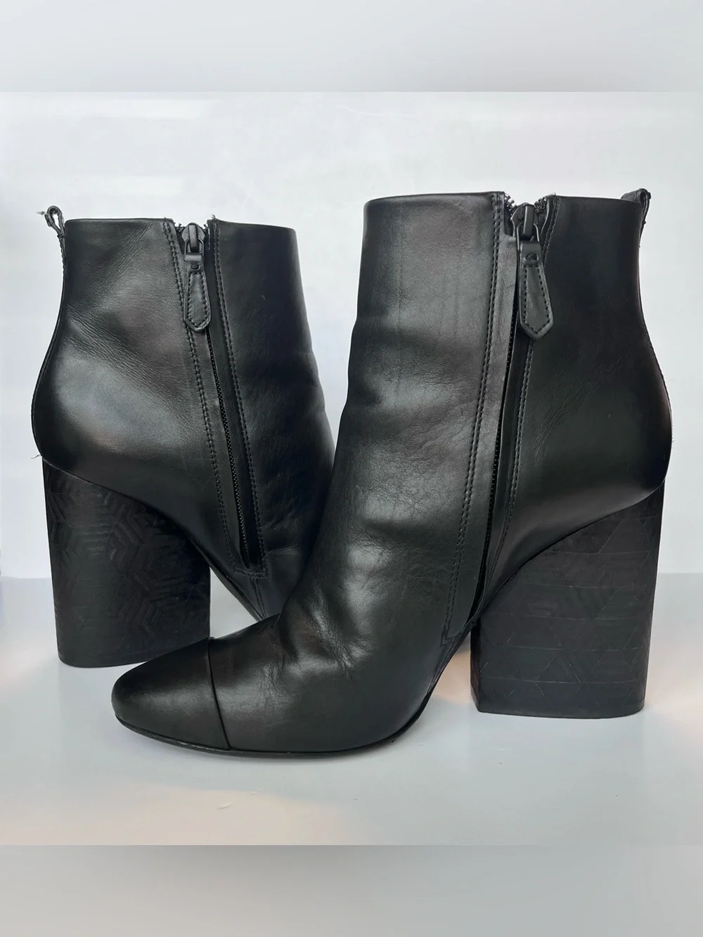 TORY BURCH Black Leather Grove Ankle Booties Cap Toe Block Heel Size 8M